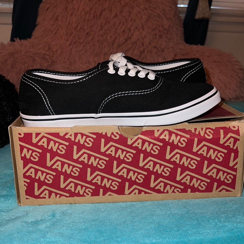 Vans Authentic Lo Pro - Black/White - Size 6 Women
